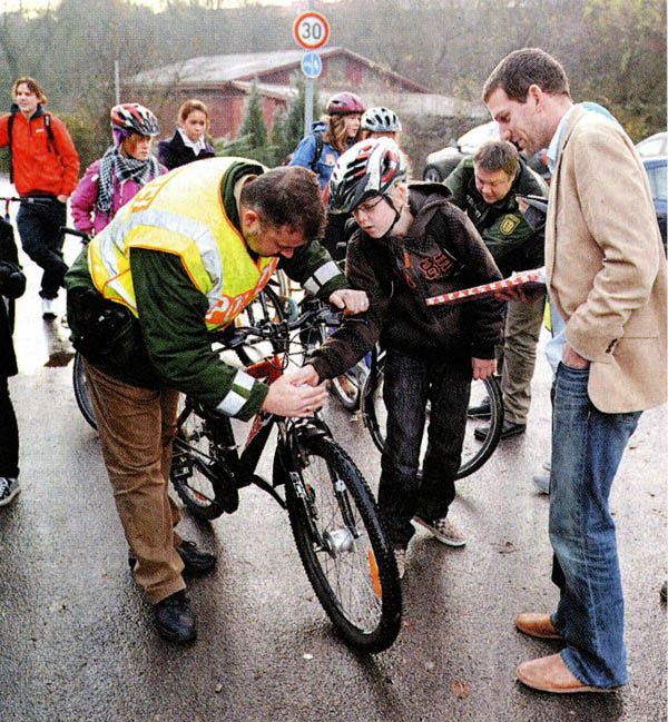 2009-11 Fahrradkontrolle web